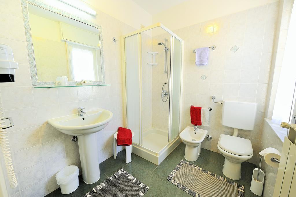 Hotel Lucerna Арма ди Таджия Екстериор снимка