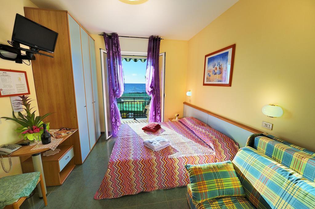 Hotel Lucerna Арма ди Таджия Екстериор снимка